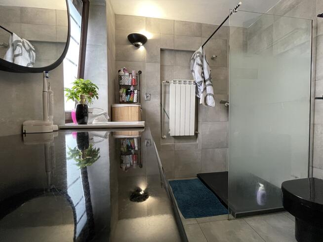 Dom w pobliżu jeziora i lasów.Duża działka 2461 m2