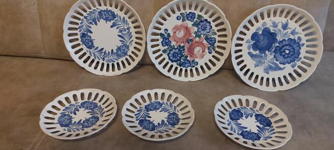 Talerze fajans ażurowe do powieszenia na ścianie