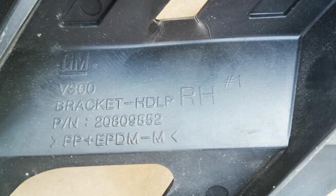 Ślizg lampy prawy przód Chevrolet Malibu IV 12-17 20809852