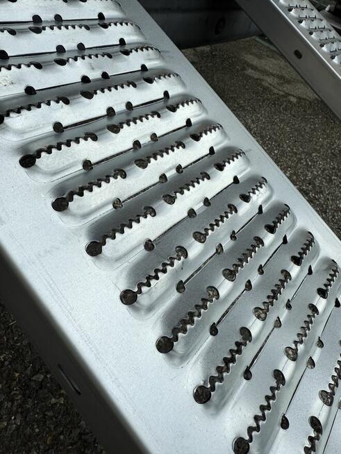 NAJAZDY RAMPY ZAŁADOWCZE 400kg składane, 1,95m z płetwą dług