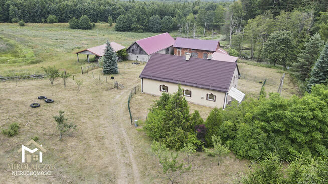 Wyjątkowe siedlisko na Warmii ze stawem – 1 ha