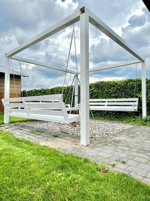 Ławki na stalowej ramie