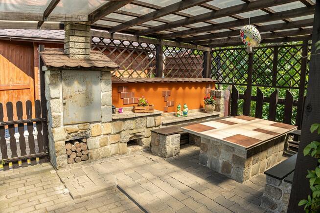 Ogród działkowy ROD z altaną jak maly domek