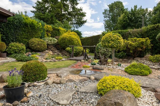 Ogród działkowy ROD z altaną jak maly domek