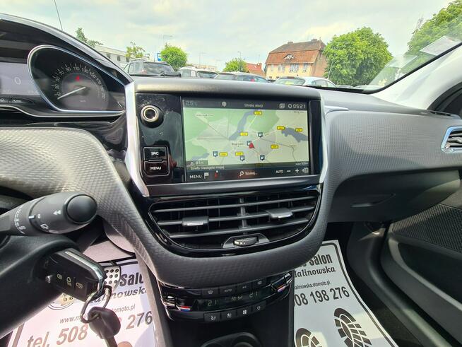 Peugeot 2008 Serwis SzklanyDach Navi PDC Kamera Półskóry GripControl Led Sensory