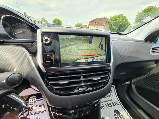 Peugeot 2008 Serwis SzklanyDach Navi PDC Kamera Półskóry GripControl Led Sensory