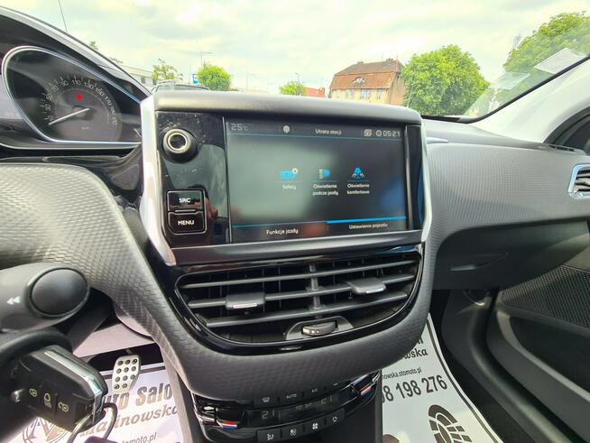 Peugeot 2008 Serwis SzklanyDach Navi PDC Kamera Półskóry GripControl Led Sensory