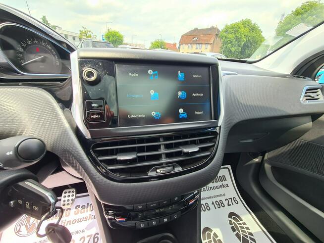 Peugeot 2008 Serwis SzklanyDach Navi PDC Kamera Półskóry GripControl Led Sensory