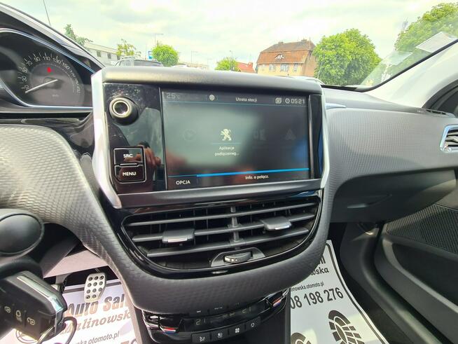 Peugeot 2008 Serwis SzklanyDach Navi PDC Kamera Półskóry GripControl Led Sensory