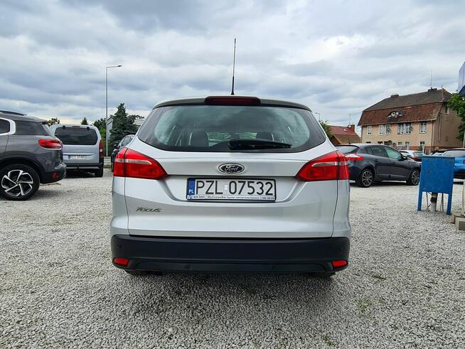 Ford Focus Serwisowany Navi PDC Klimatyzacja Sensory Tempomat Halogeny Wzorowy