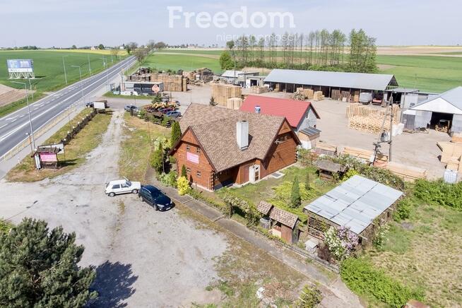 Działka zabudowana budynkiem drewnianym