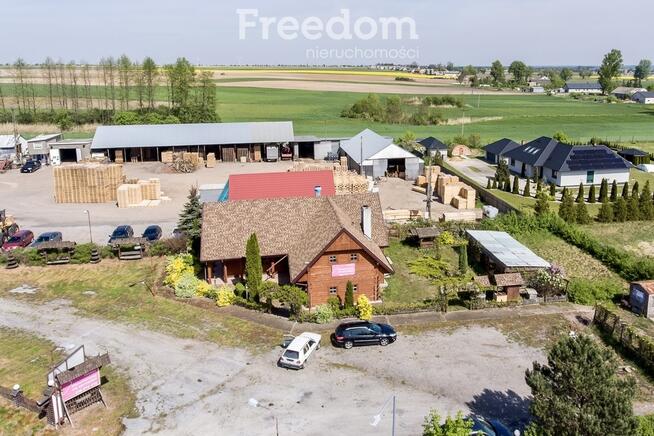 Działka zabudowana budynkiem drewnianym
