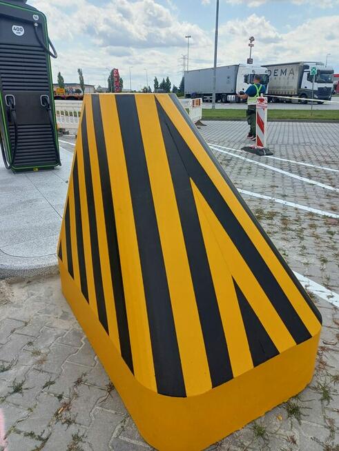 Odbojnica betonowa na stacje benzynowe i ładowania