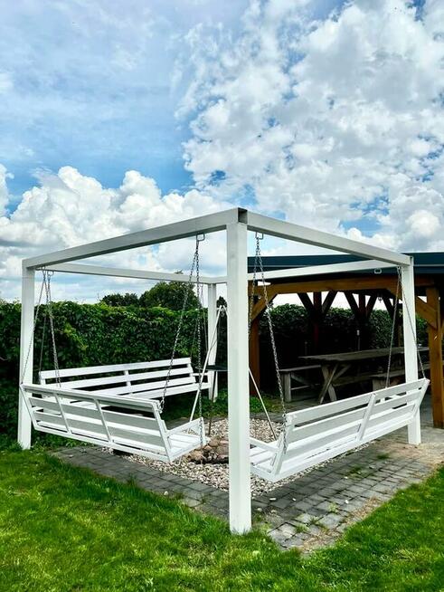 Ławki na stalowej ramie