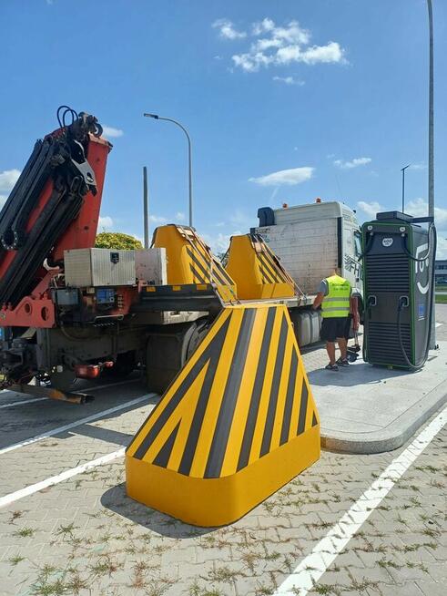 Odbojnica betonowa na stacje benzynowe i ładowania