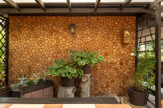 Ogród działkowy ROD z altaną jak maly domek