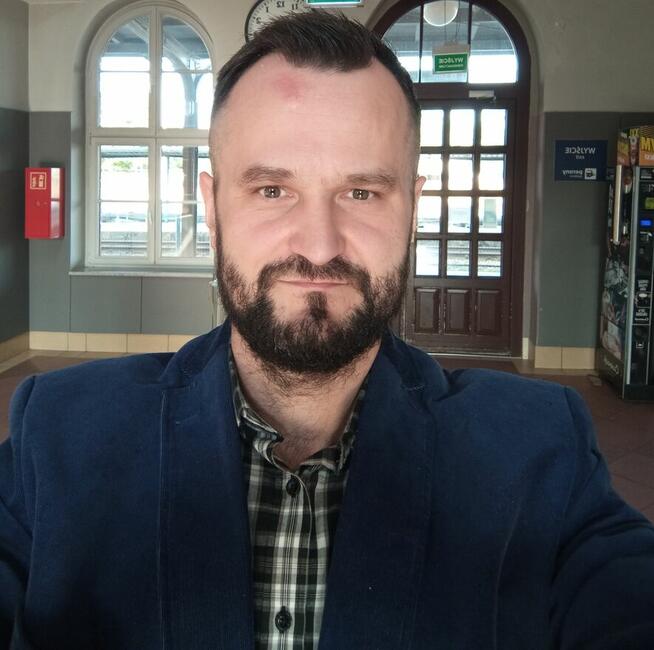 Podejme prace jako pomocnik.