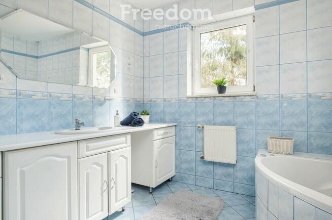 Dom na urokliwej działce + magazyn