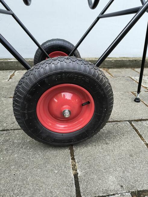 Wózek do materiałów w rolkach