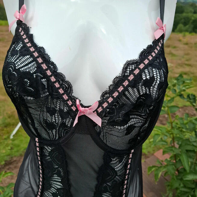 Zmysłowy komplet bielizny: koronkowe body + pończochy | rozm