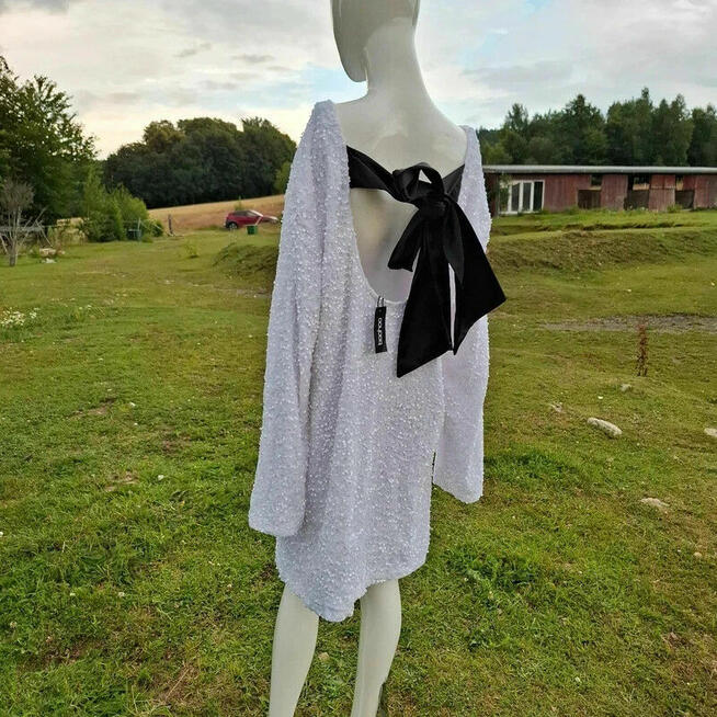 Sukienka Boohoo 5XL z kokardą | Biała, elegancka, nowa z met