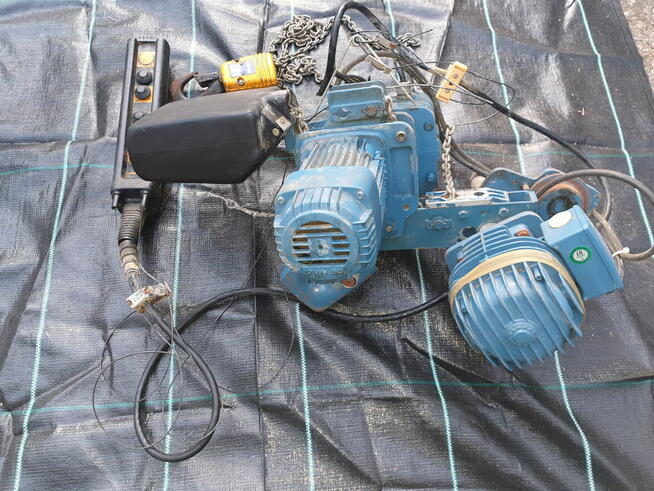 Wciągnik łańcuchowy Mannesmann Demag z silnikiem