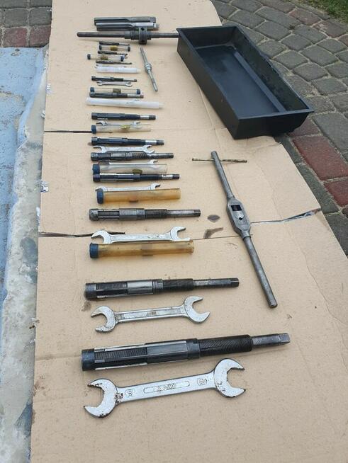 Rozwiertak ręczny do metalu nastawny, stały komplet