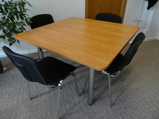 Stół konferencyjny