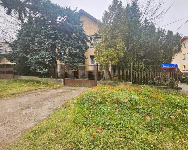 Dom Łódź gm. Łódź-Górna Ruda Pabianicka, Przestrzenna