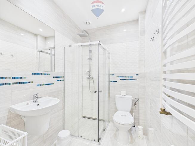 Obiekt hotelowy nad jeziorem na Mazurach.