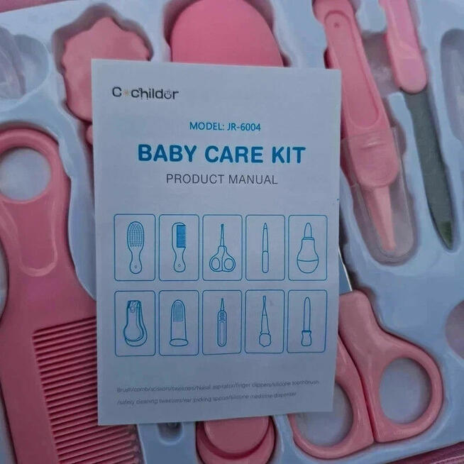 Zestaw dla niemowlęcia z kosmetyczką i łyżeczką LED – nowy,