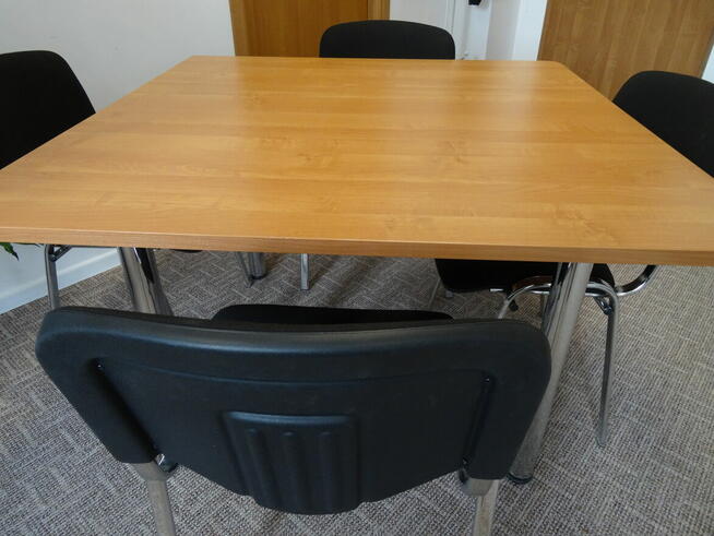 Stół konferencyjny