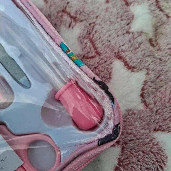 Zestaw dla niemowlęcia z kosmetyczką i łyżeczką LED – nowy,