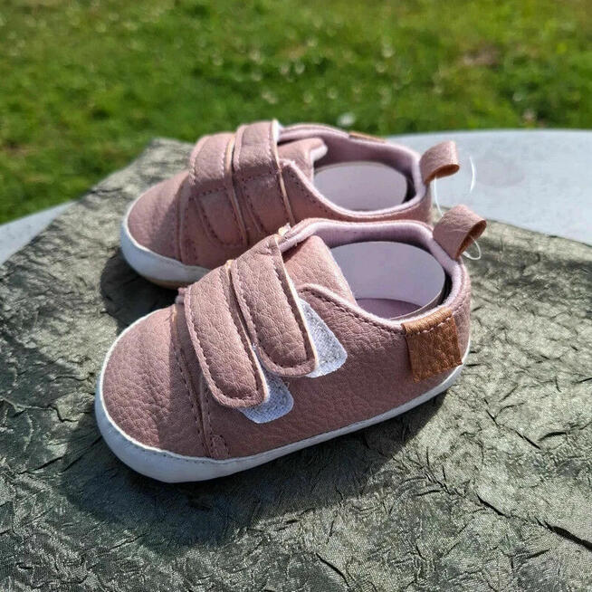 Adidasy niemowlęce 19 – pudrowy róż, nowe, zapinane na rzepy