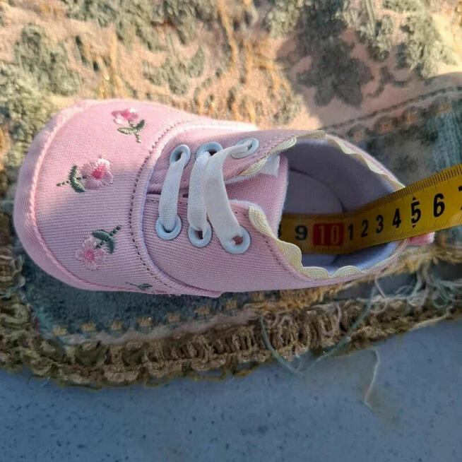 Nowe buciki niemowlęce z haftem – pudrowy róż, rozmiar 16, u