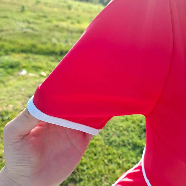 Czerwony strój kąpielowy z białymi lamówkami – nowy, sportow