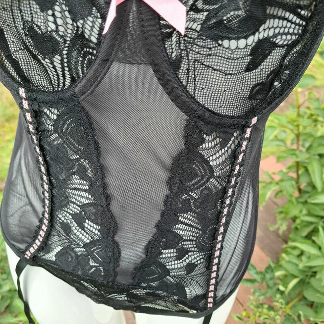 Zmysłowy komplet bielizny: koronkowe body + pończochy | rozm