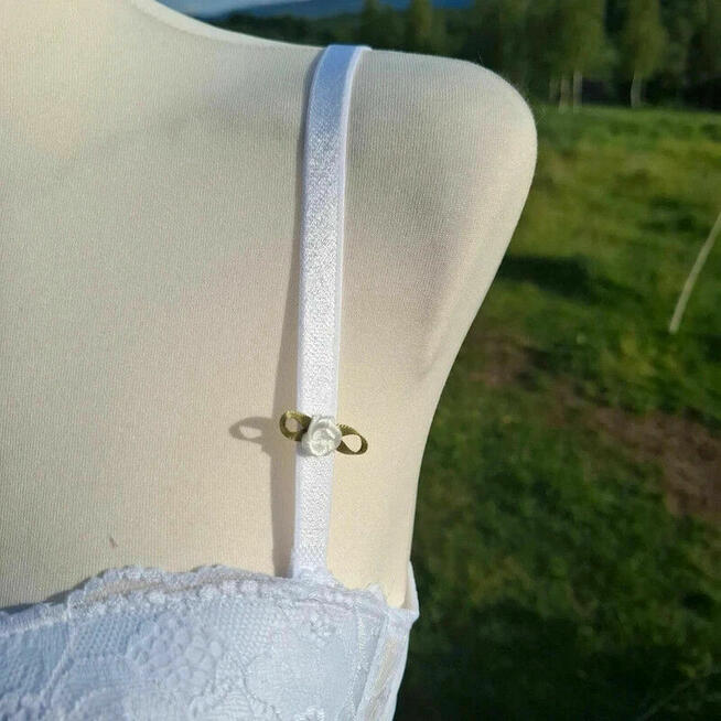 Biały koronkowy stanik 75C – nowy, elegancki i wygodny