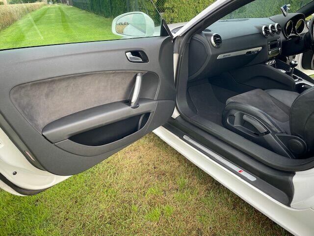 Sprzedam audi TT 2xS-line 2.0tdi 4x4quattro z 2011 roku . Ki