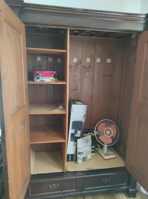 Zabytkowa szafa z I-szej połowy XX wieku