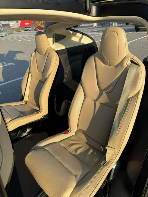 Tesla x darmowe ładowanie