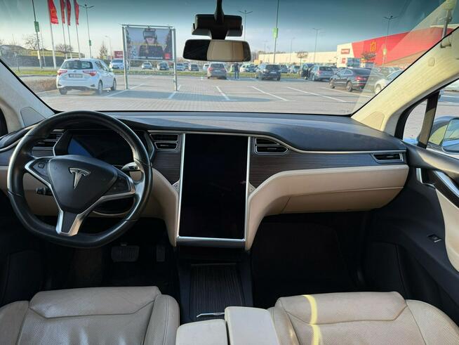 Tesla x darmowe ładowanie