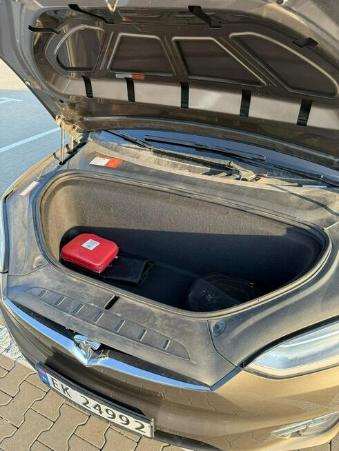 Tesla x darmowe ładowanie