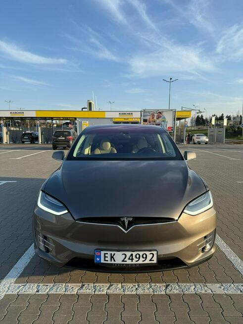 Tesla x darmowe ładowanie