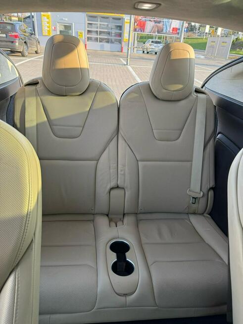 Tesla x darmowe ładowanie