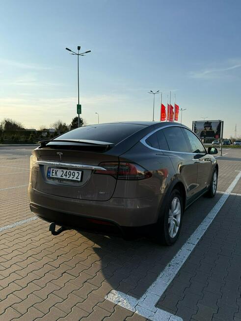 Tesla x darmowe ładowanie