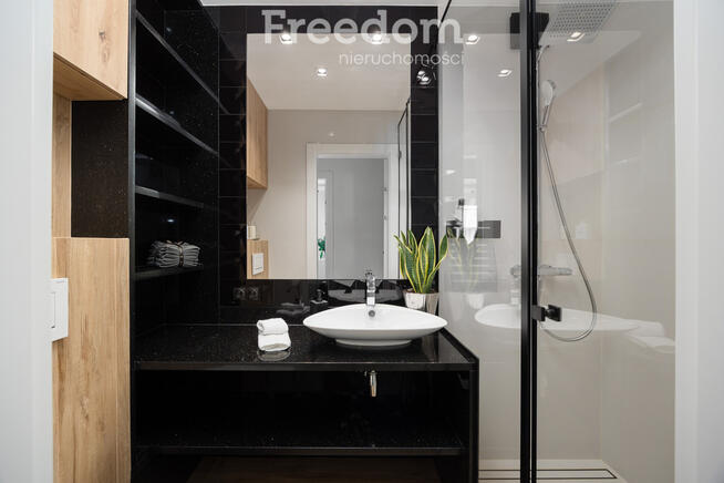 4 pokoje / 2 łazienki / pralnia / taras / loggia