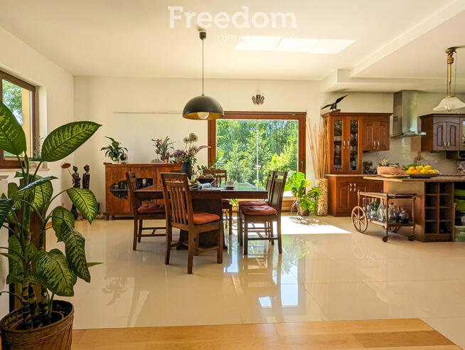 UROCZY DOM - SIEDLISKO W PARKU KAMPINOSKIM