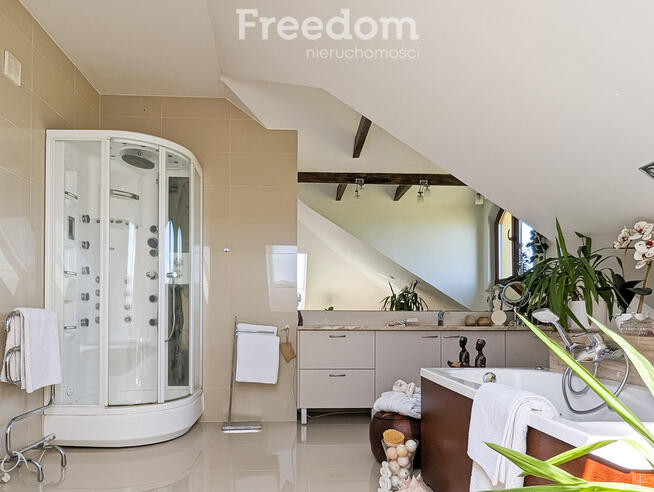 UROCZY DOM - SIEDLISKO W PARKU KAMPINOSKIM