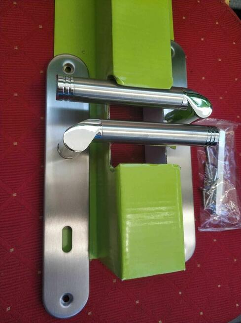 Wysokiej Jakości Klamka do Drzwi Easy H857 srebrna z szyldem